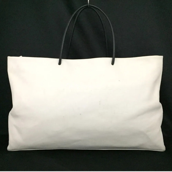 CHANEL Large White Leather '31 Rue Cambon' Tote Bag - Picture 2 of 11